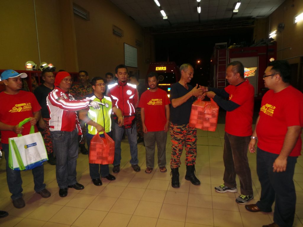 LZS ANJUR SINGGAH SAHUR DEKATI MASYARAKAT, FAKIR DAN ...