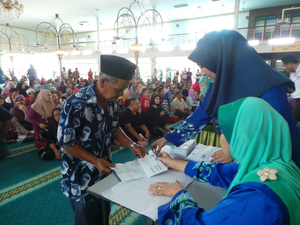 LZS AGIH BANTUAN PENDIDIKAN LEBIH RM800 RIBU UNTUK 652 